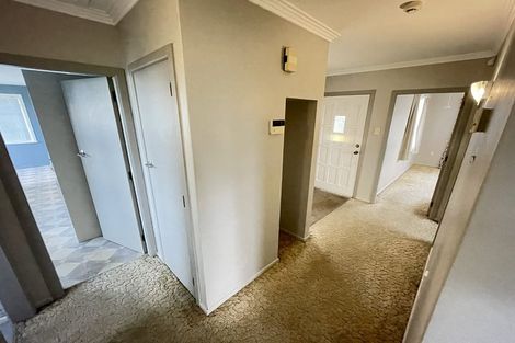 Photo of property in 35 Pokohiwi Road, Normandale, Lower Hutt, 5010