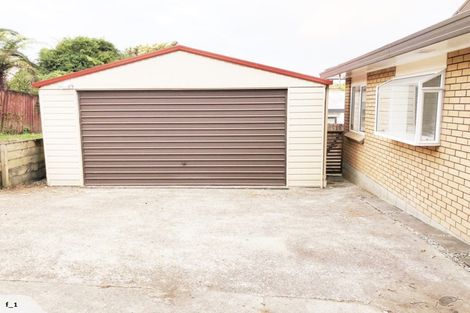 Photo of property in 11 Kearney Place, Massey, Auckland, 0614