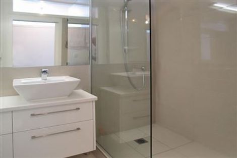 Photo of property in 2f3 Oriental Terrace, Mount Victoria, Wellington, 6011