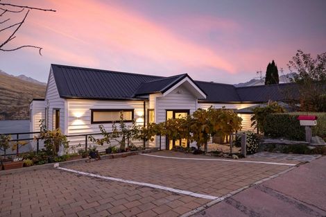 Photo of property in 22 Golden Terrace, Queenstown, 9300