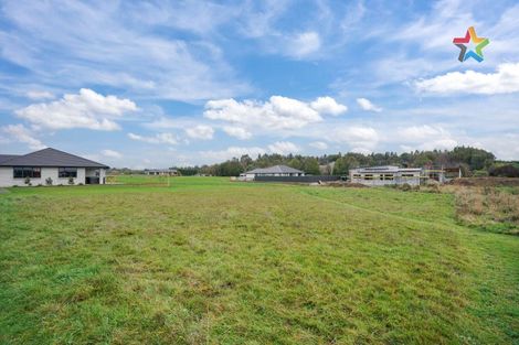 Photo of property in 27 Glenda Place, Seaward Bush, 9812