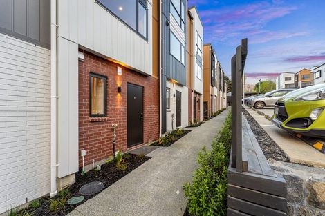 Photo of property in 17 Don Oliver Lane, Glen Eden, 0602