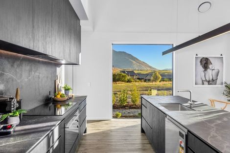 Photo of property in 8 Kerrera Lane, Jacks Point, Queenstown, 9371