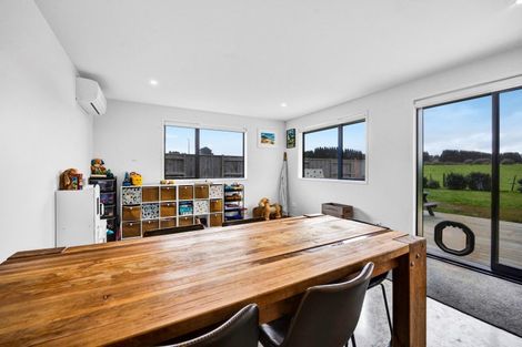 Photo of property in 1 Macbeth Street, Stratford, 4332