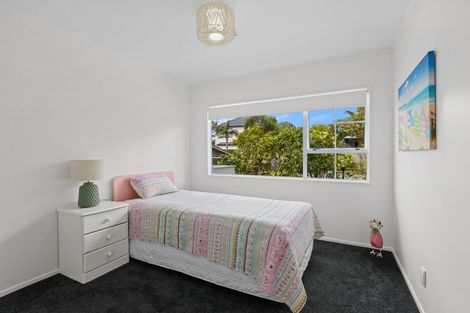 Photo of property in 2/4 Holt Avenue, Torbay, Auckland, 0630