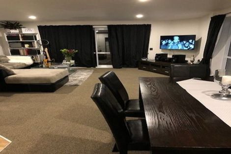 Photo of property in 104c Glanmire Road, Newlands, Wellington, 6037