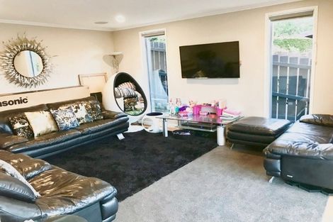 Photo of property in 1/43 Shanaway Rise, Hillcrest, Auckland, 0627
