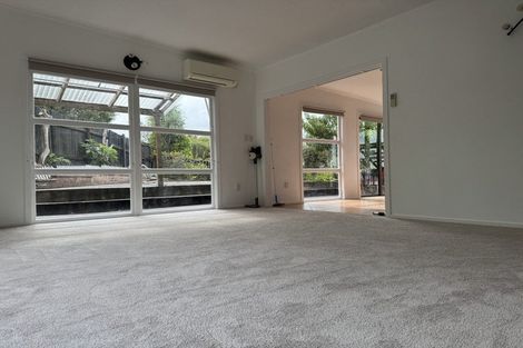 Photo of property in 16 Cheval Drive, Totara Vale, Auckland, 0629