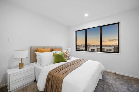 Photo of property in 33 Garadice Road, Rothesay Bay, Auckland, 0630