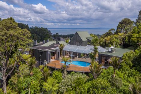 Photo of property in 70 Scenic Drive, Titirangi, Auckland, 0604