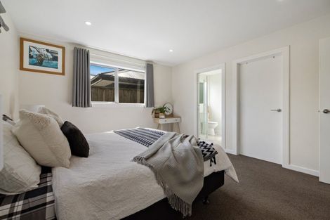 Photo of property in 27 Bale Road, Jacks Point, 9371