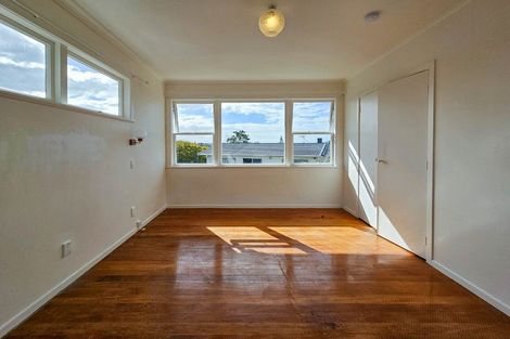 Photo of property in 2/12 Hamilton Place, Glenfield, Auckland, 0629