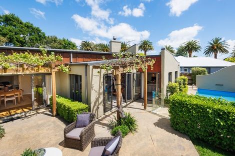 Photo of property in 3 The Oaks, Awapuni, Palmerston North, 4412