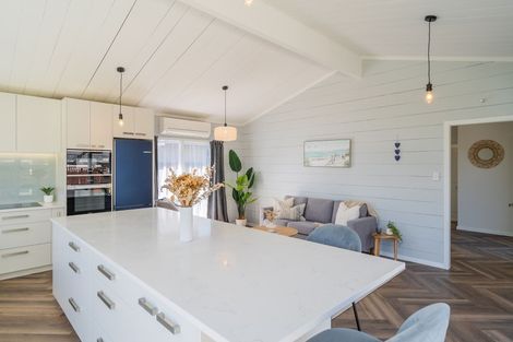 Photo of property in 62 Ngaio Road, Waikanae, 5036