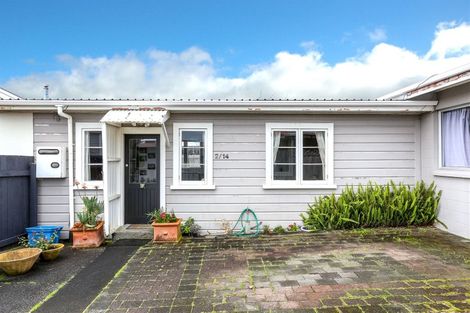 Photo of property in 2 Karamu Street, Strandon, New Plymouth, 4312