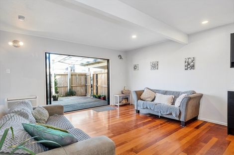 Photo of property in 1233 Papamoa Beach Road, Papamoa Beach, Papamoa, 3118