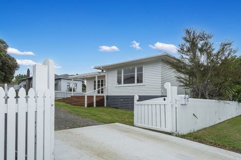 Photo of property in 1 Whimp Avenue, Onerahi, Whangarei, 0110