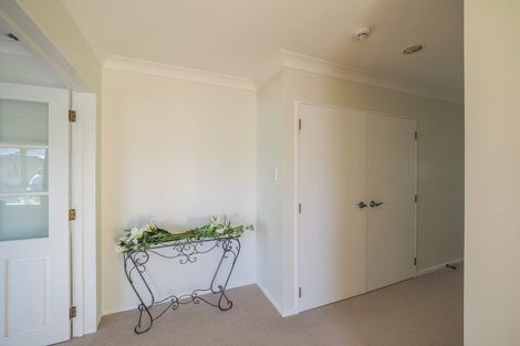Photo of property in 17 Crown Hill, Paraparaumu, 5032
