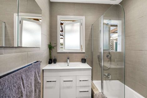 Photo of property in 58 Tiroroa Avenue, Te Atatu South, Auckland, 0610