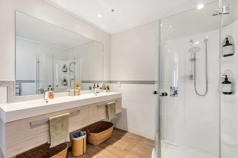 Photo of property in 12/72a Devonport Road, Tauranga, 3110