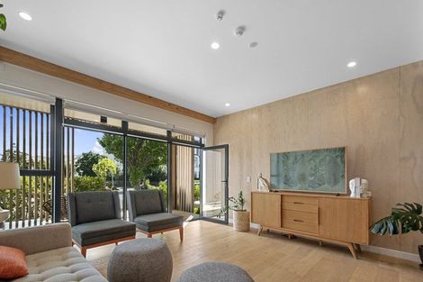 Photo of property in 1/165 Hobsonville Point Road, Hobsonville, Auckland, 0616