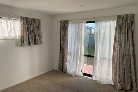 Photo of property in 3157 Great North Road, New Lynn, Auckland, 0600