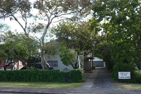 Photo of property in 32 Kervil Avenue, Te Atatu Peninsula, Auckland, 0610