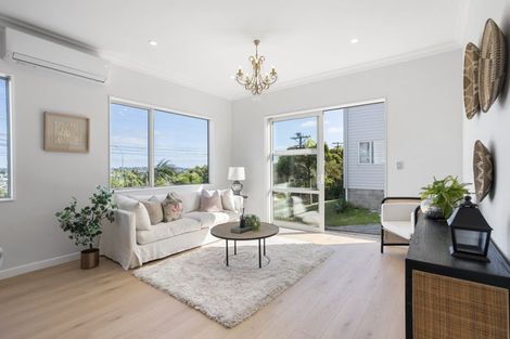 Photo of property in 517 East Coast Road, Murrays Bay, Auckland, 0630