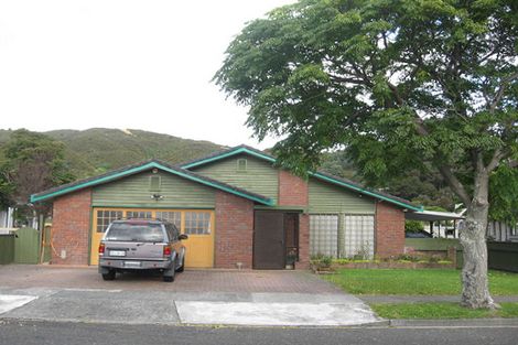 Photo of property in 9 Mcenroe Grove, Naenae, Lower Hutt, 5011