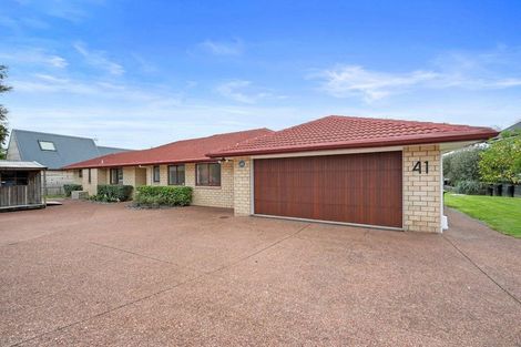 Photo of property in 41 Kent Terrace, Riverhead, 0820