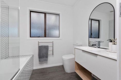 Photo of property in 23 Fisher Place, Carterton, 5713