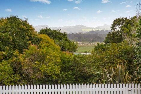 Photo of property in 7 Kowhai Street, Helensville, 0800