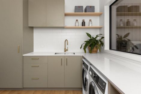 Photo of property in 4 Te Roera Drive, Taradale, Napier, 4112