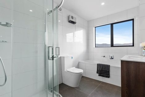 Photo of property in 40 San Prospero Crescent, Henderson, Auckland, 0612