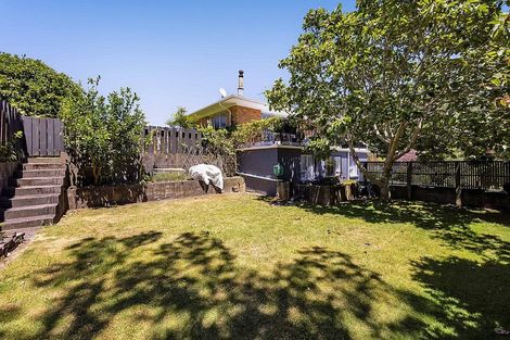 Photo of property in 39 Awanui Street, Merrilands, New Plymouth, 4312