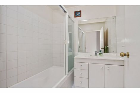 Photo of property in 4 Tern Place, Unsworth Heights, Auckland, 0632