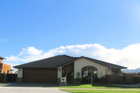 Photo of property in 16 Millennium Hill, Paraparaumu, 5032