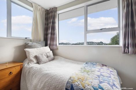 Photo of property in 27b Omega Street, Newlands, Wellington, 6037