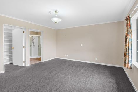 Photo of property in 16 Rosebank Avenue, Kelvin Grove, Palmerston North, 4414