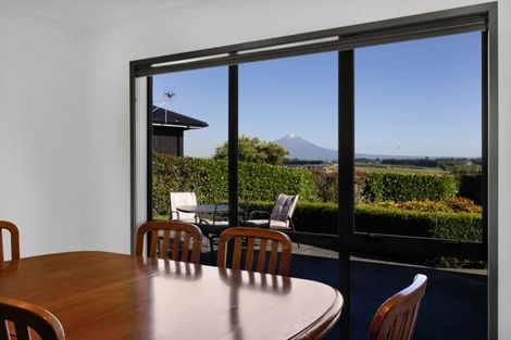 Photo of property in 3 Larlin Heights, Hawera, 4675