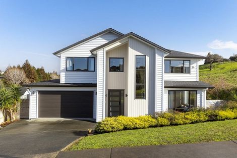 Photo of property in 39 Syd Grant Crescent, Orewa, 0931