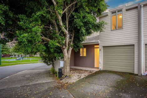 Photo of property in 37 Verdale Circle, Glen Eden, Auckland, 0602