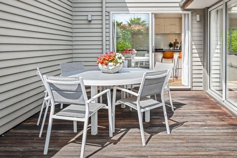 Photo of property in 5 Mural Place, Greenhithe, Auckland, 0632