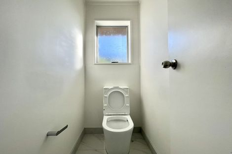 Photo of property in 1/27 Shanaway Rise, Hillcrest, Auckland, 0627