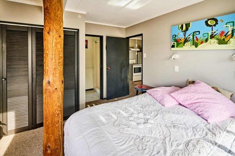 Photo of property in 9 Kenef Road, Paremata, Porirua, 5024