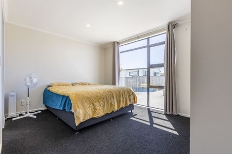 Photo of property in 46 Exeter Crescent, Takaro, Palmerston North, 4412