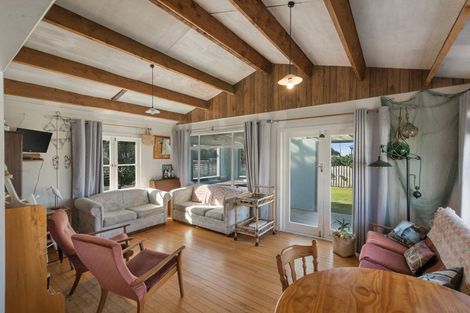 Photo of property in 283 Seaforth Road, Waihi Beach, 3611