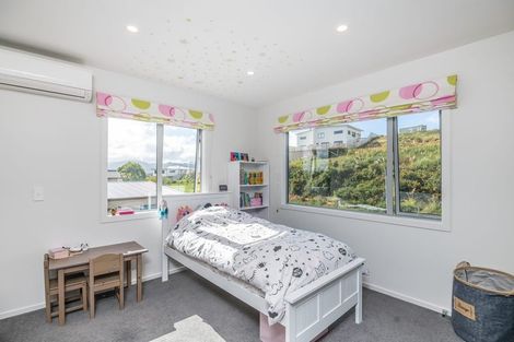 Photo of property in 104 Navigation Drive, Whitby, Porirua, 5024