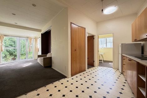 Photo of property in 10 Westview Grove, Miramar, Wellington, 6022