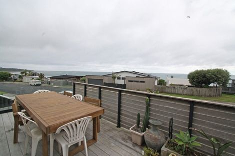 Photo of property in 50 Messenger Terrace, Oakura, 4314